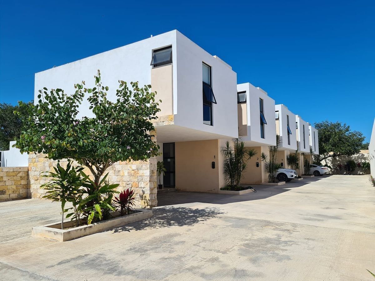 Furnished Townhouse Cholul | 2 bedrooms, photo 1 of 11