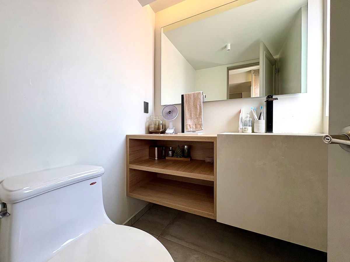 Medio baño de visitas, foto 8 de 15