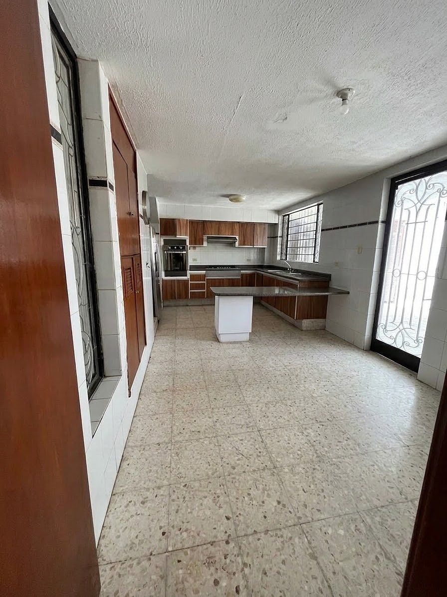 SALE HOUSE IN ALTAMIRA IDEAL FOR VERTICAL DEVELOPMENT OR REMODELING - foto 4