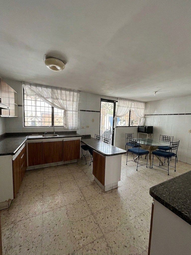 SALE HOUSE IN ALTAMIRA IDEAL FOR VERTICAL DEVELOPMENT OR REMODELING - foto 5