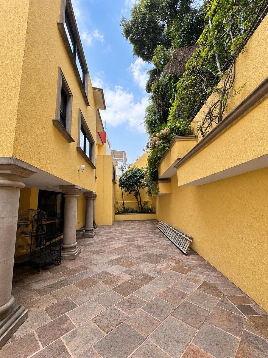 House with Commercial Use in Fuentes del Pedregal, Tlalpan, photo 2 of 41