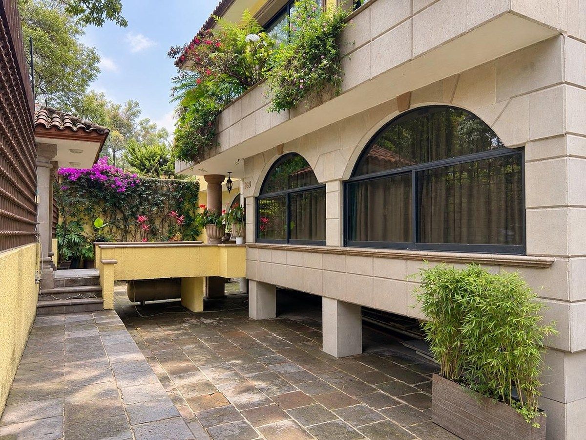 House with Commercial Use in Fuentes del Pedregal, Tlalpan, photo 3 of 41