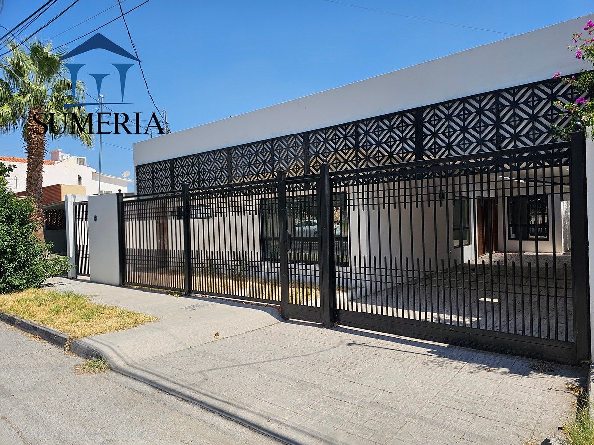 House with Commercial Use in Parques de San Felipe, Chihuahua, photo 2 of 17