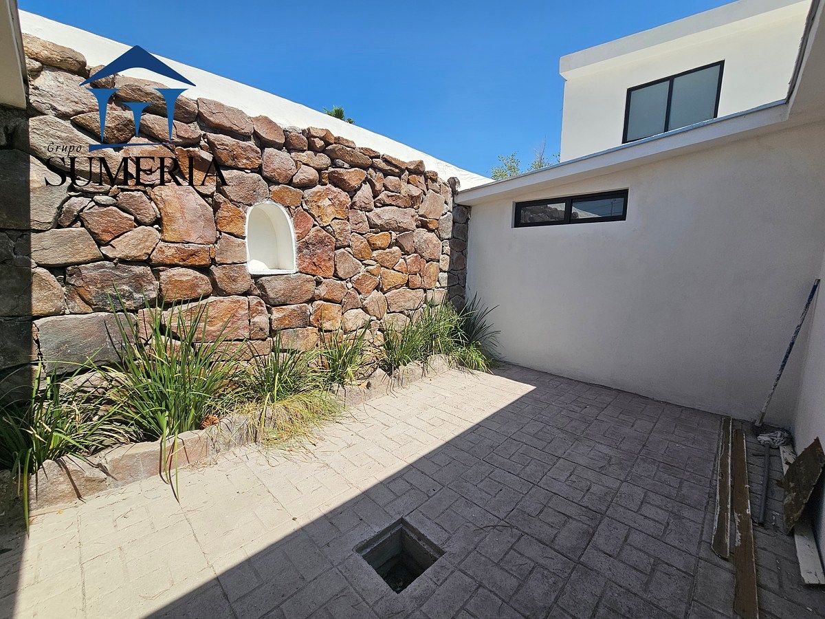 House with Commercial Use in Parques de San Felipe, Chihuahua, photo 12 of 17