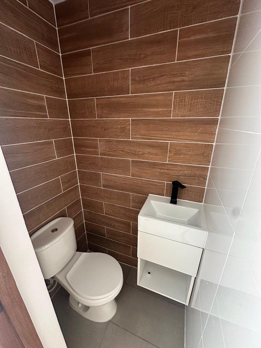 Baño de visitas, foto 6 de 17