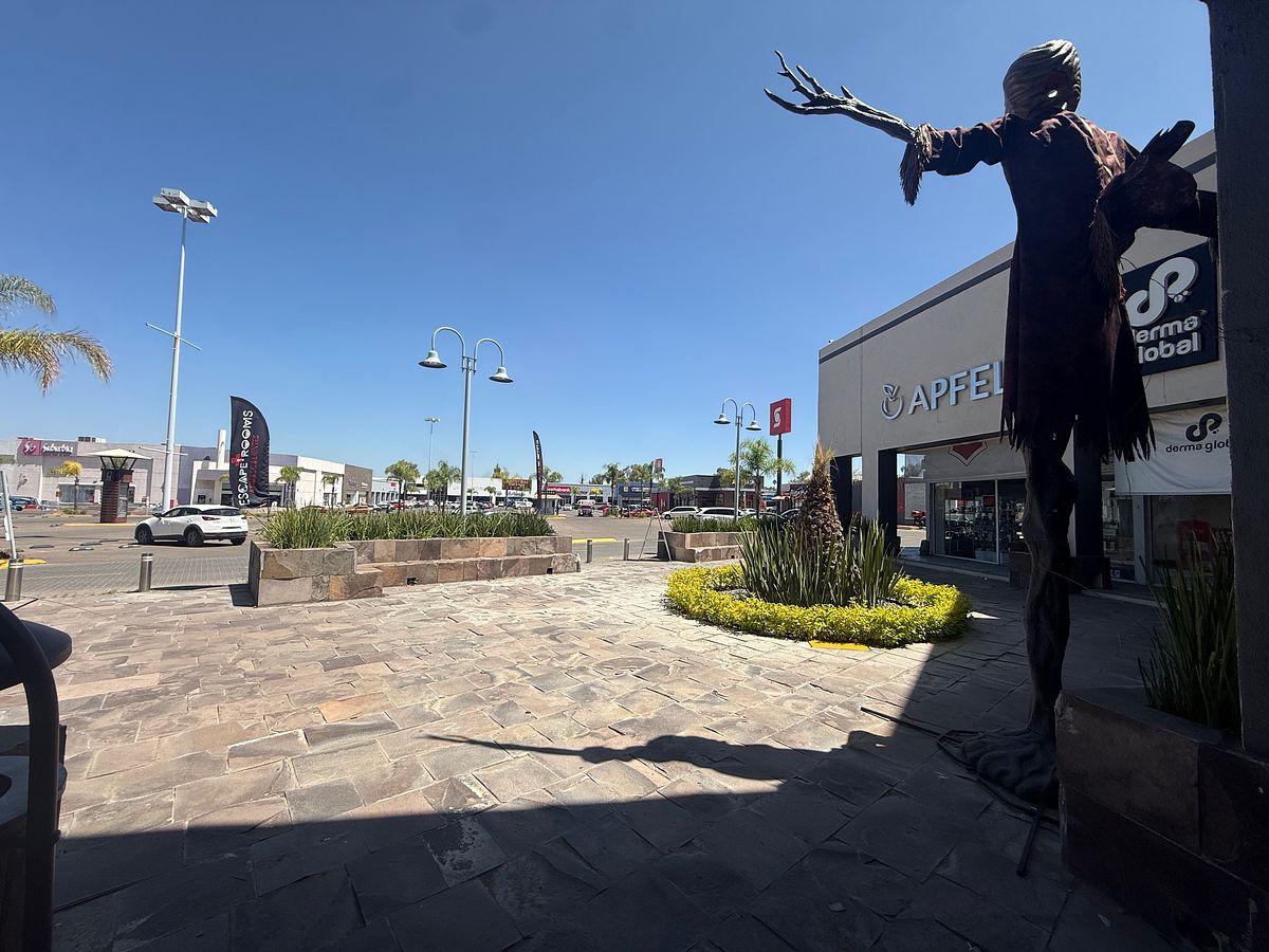 LOJA COMERCIAL PARA ALUGAR NA PRAÇA GALERIAS, foto 1 de 2