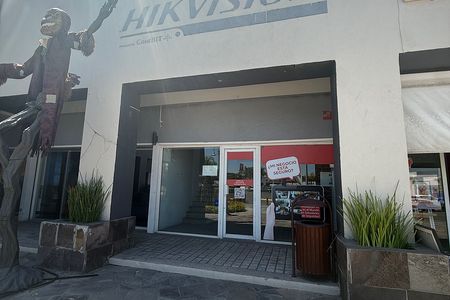COMMERCIAL SPACE FOR RENT IN GALLERIES SQUARE