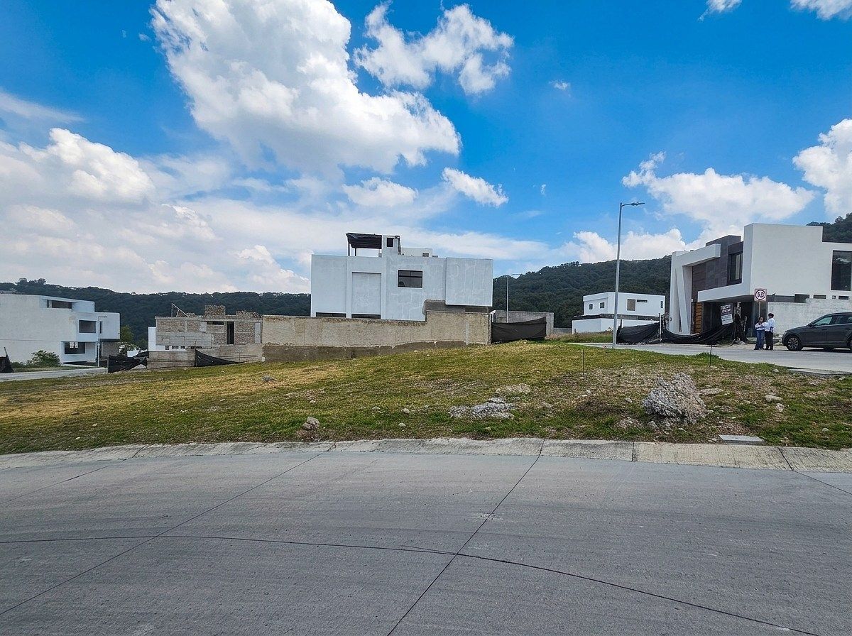 Lot in Los Robles Residencial, Zapopan, photo 3 of 9
