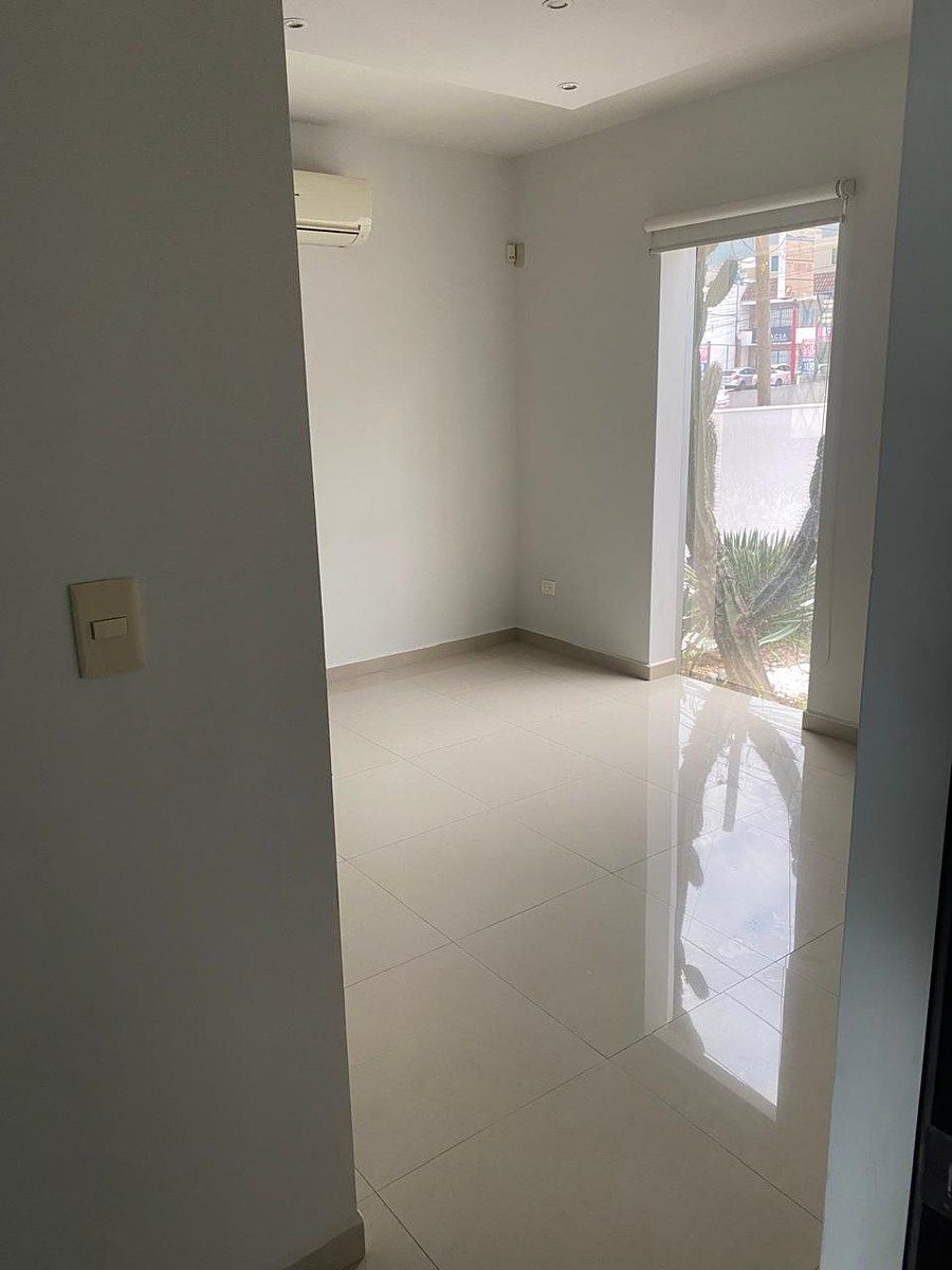 Local comercial en Las Cumbres 5 Sector A, Monterrey, foto 11 de 16
