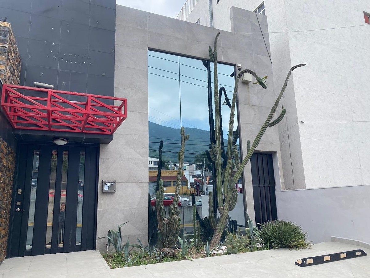 LOCAL COMERCIAL EN VENTA – AV. PASEO DE LOS LEONES, foto 1 de 16