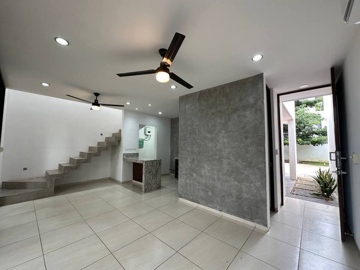 CENTRAL TH IN RESIDENTIAL PRIVATE IN CHUBURNA WITH POOL, photo 1 of 15