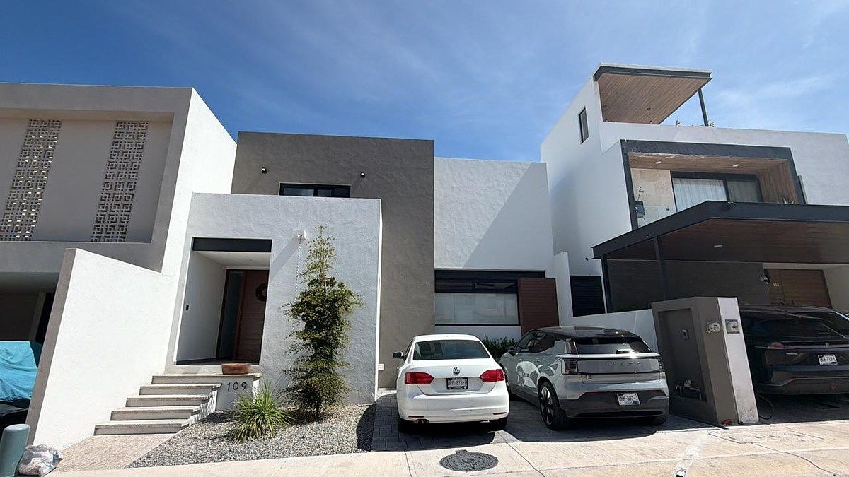 Casa Nueva en Venta en Lomas de Juriquilla, Querétaro, Recámara en planta baja, foto 1 de 20