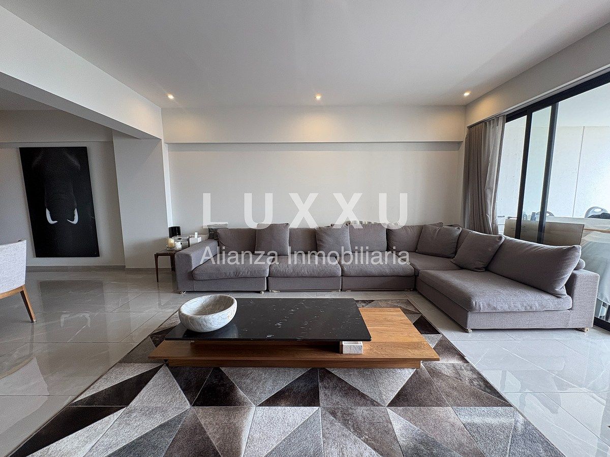 Sala — área de estar frente al ventanal, foto 5 de 46