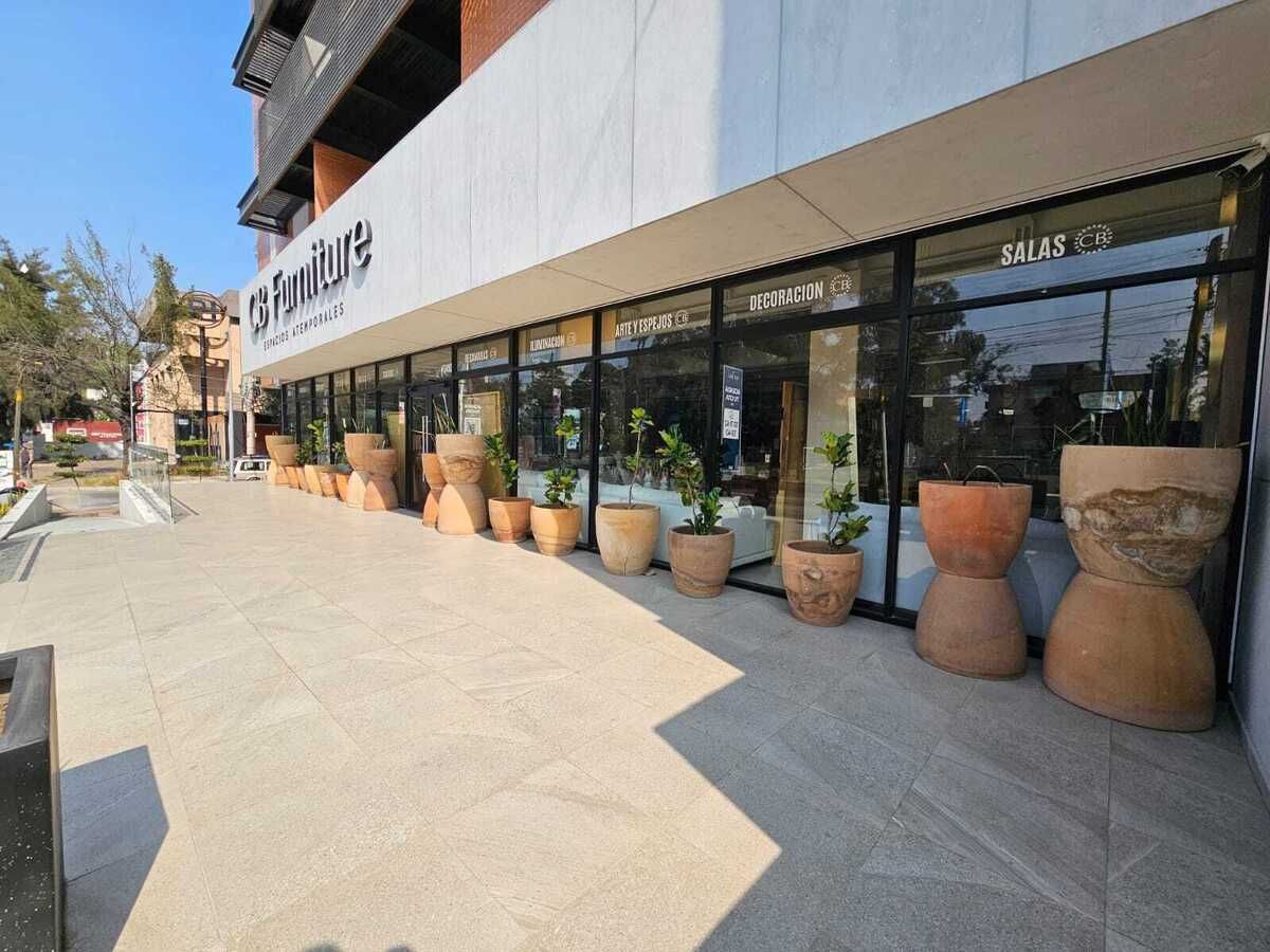 Local Comercial en RENTA Condominio SAN URIEL de 344.66 M2, foto 1 de 17