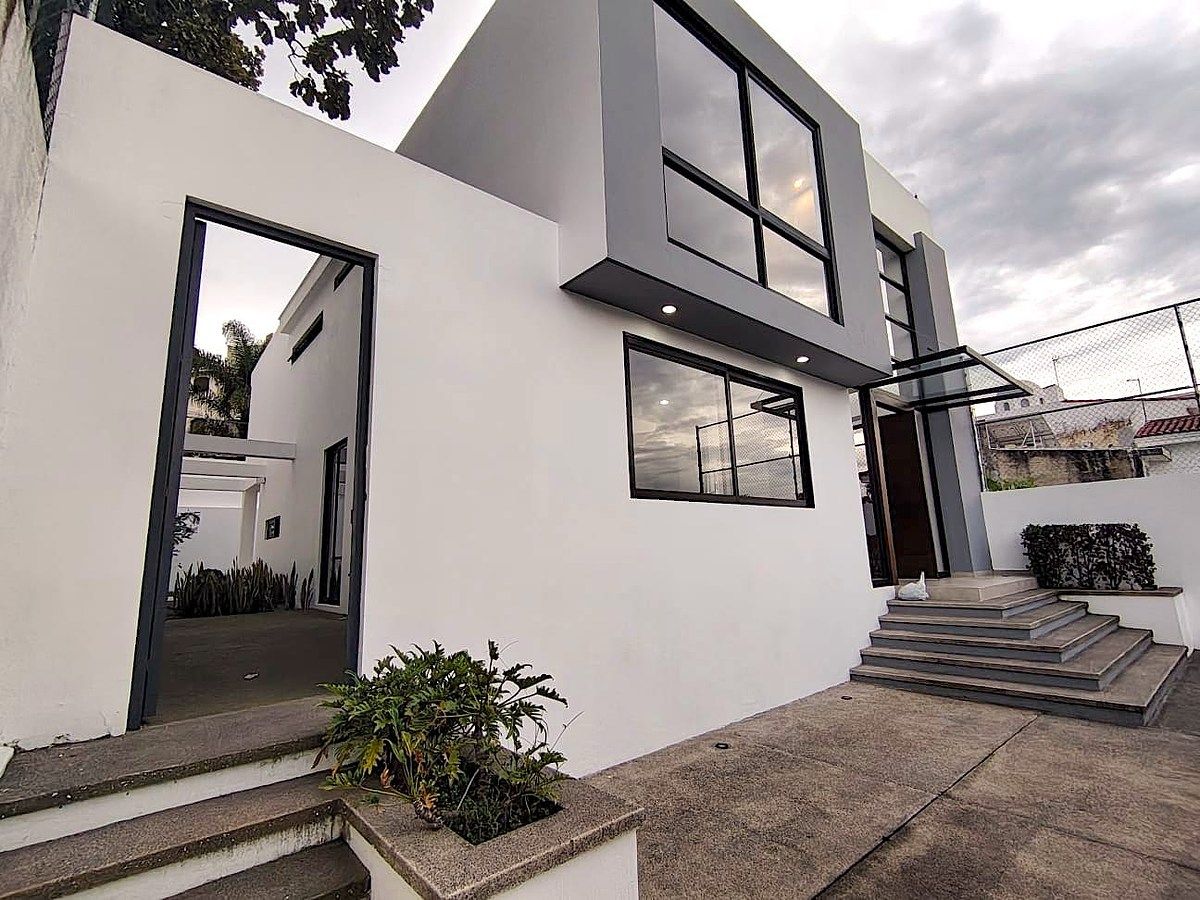 House for sale, in a gated community, in Bugambilias 2nd section,, photo 1 of 36