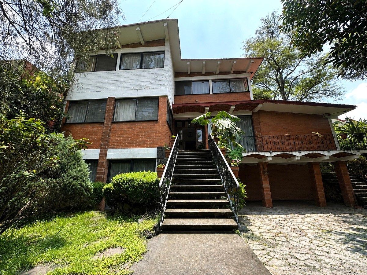 PROPIEDAD PARA REMODELAR o como terreno, foto 1 de 21