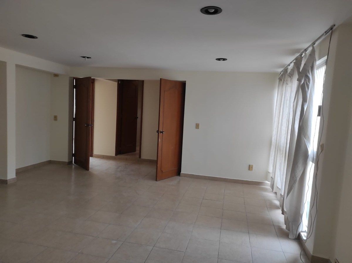 House in Tablas de San Agustín, Gustavo A. Madero, photo 2 of 11