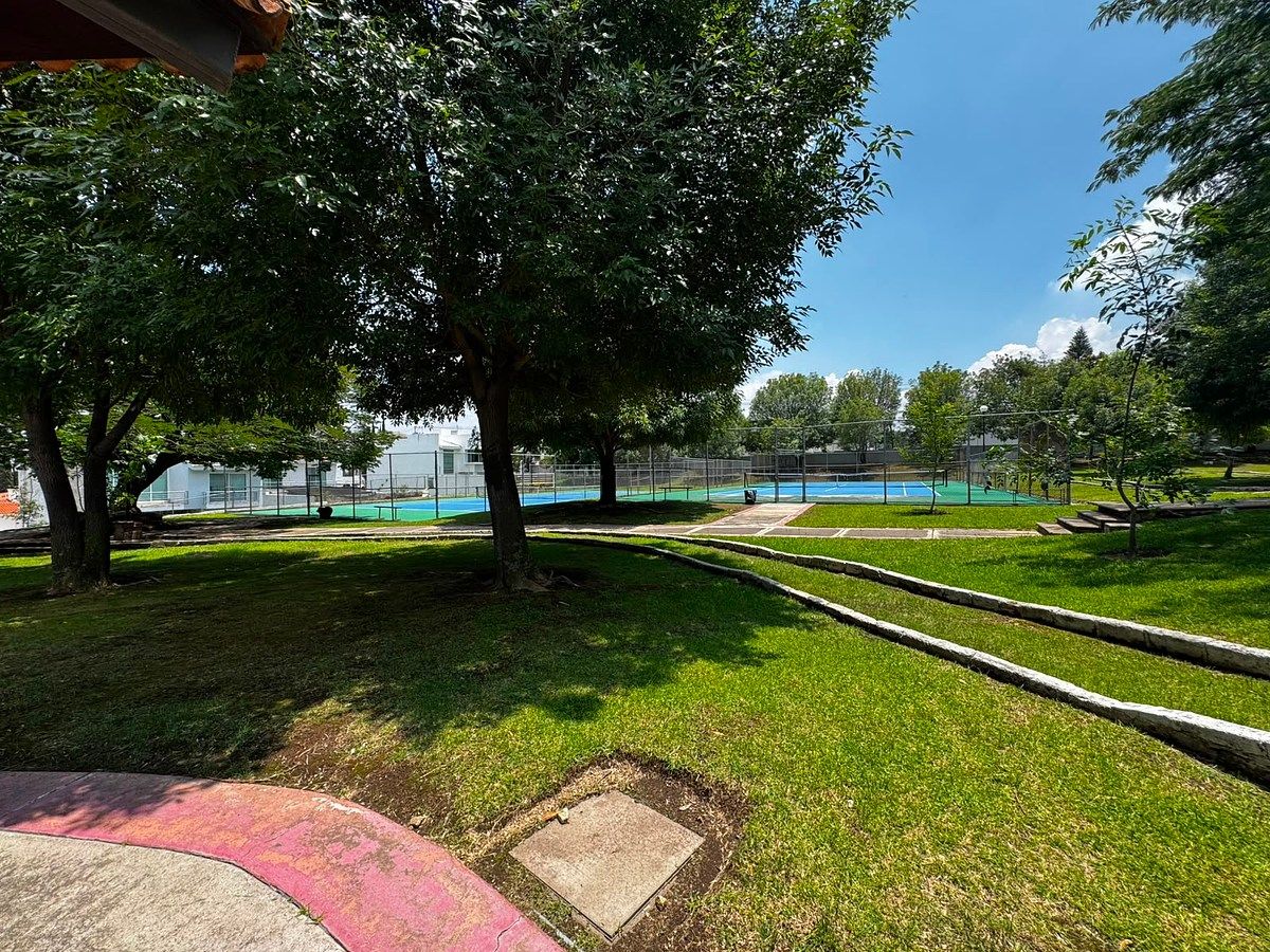 area verde y cancha de tenis, foto 4 de 37