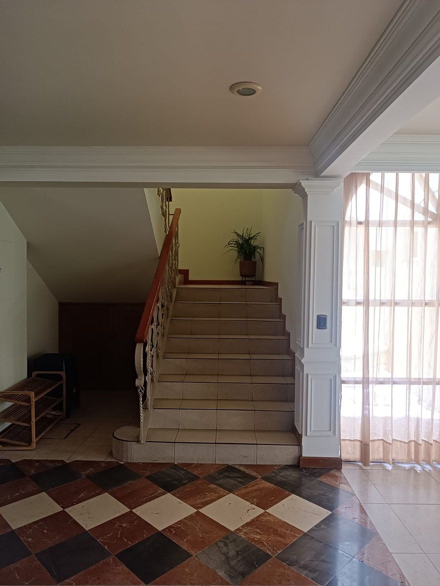 Escaleras, photo 2 of 14