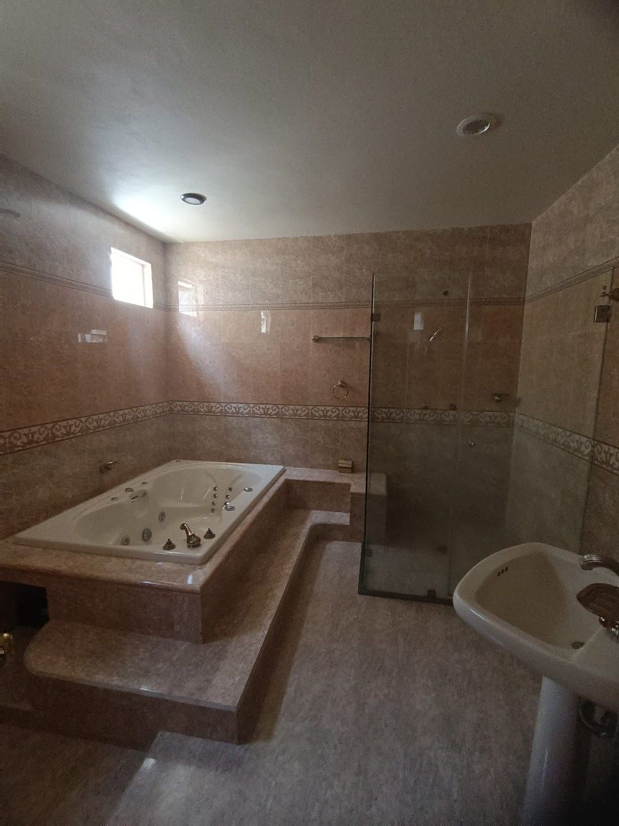 Baño, photo 13 of 14