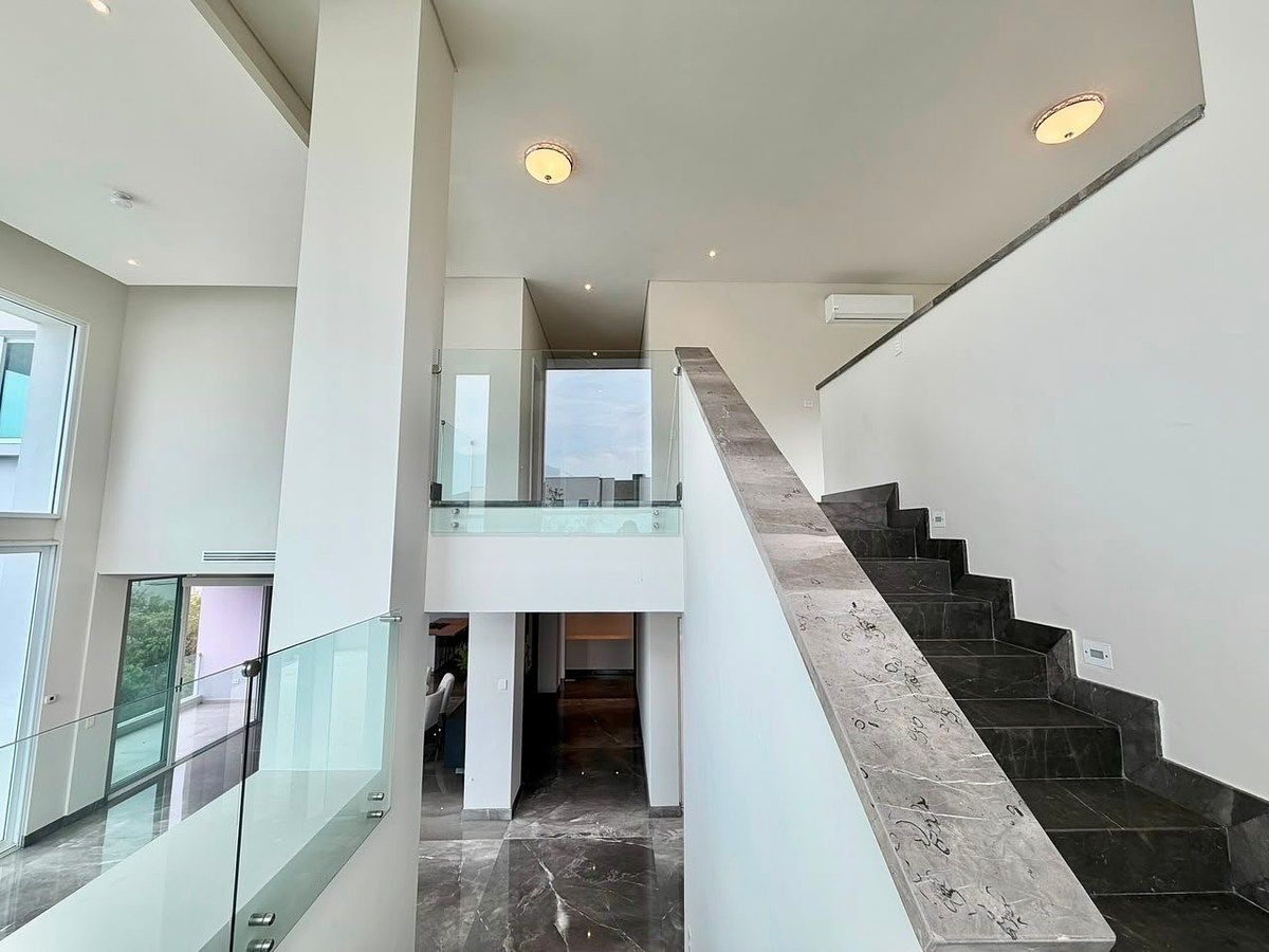 HOUSE FOR SALE IN SIERRA ALTA 9TH SECTOR MONTERREY, photo 1 of 14