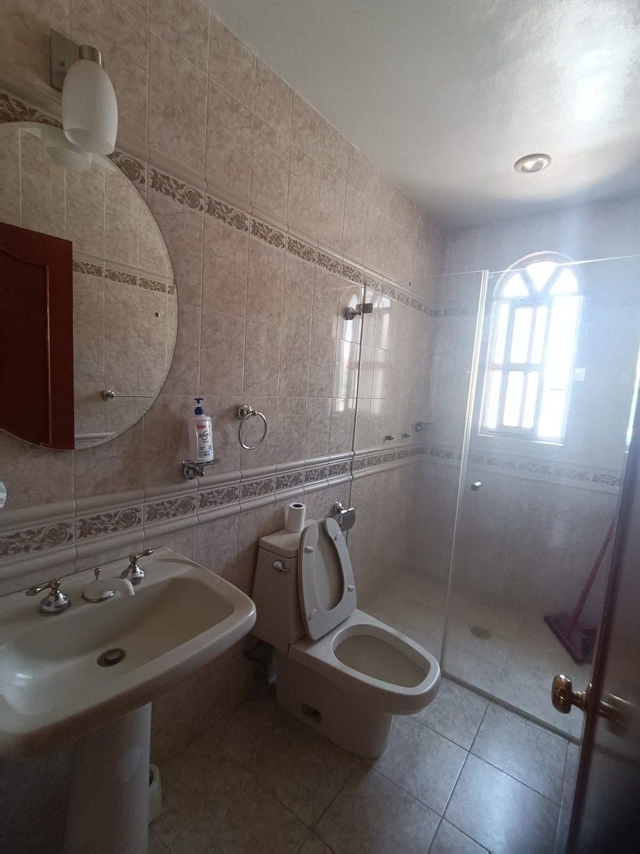 Baño, photo 7 of 7