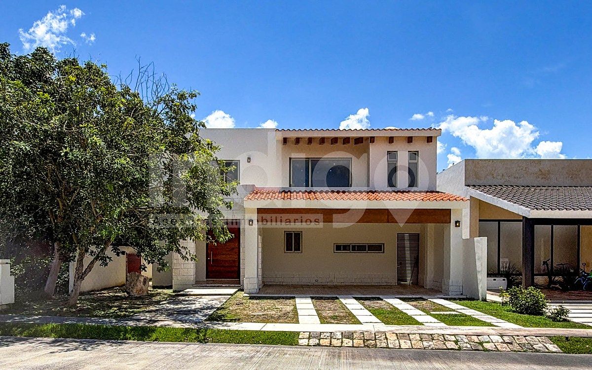 Casa en Venta en Mérida en Privada Parque Central, Sitpach