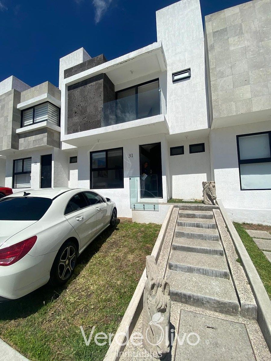 Casa en Venta en Juriquilla, dentro de privada con amenidades
