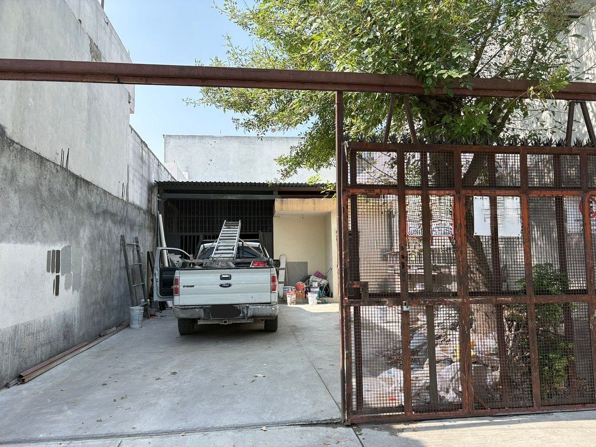 CASA À VENDA COM USO DE ARMAZÉM LOCALIZADA A 2 QUADRAS DE ELOY CAVAZOS EM GPE, foto 1 de 9
