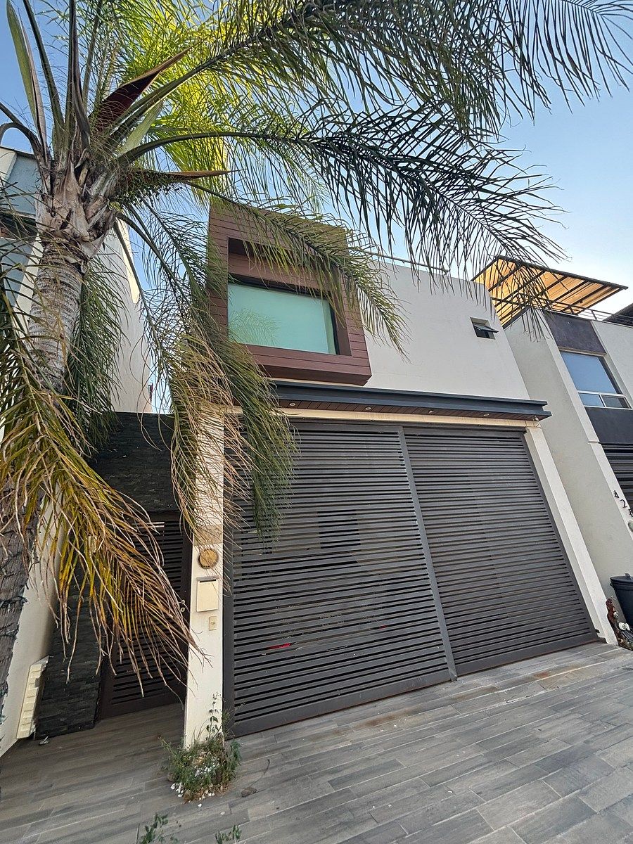 CASA EN VENTA CERRADA DE CUMBRES, foto 1 de 25