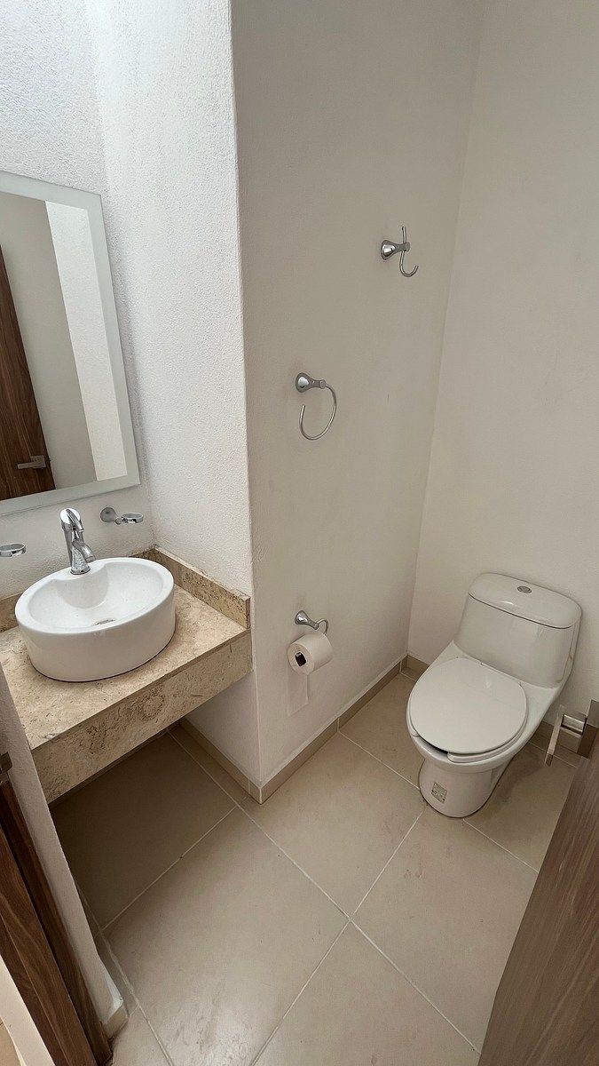 Medio baño, photo 5 of 21