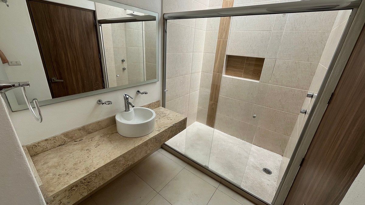 Baño recámara principal, photo 10 of 21