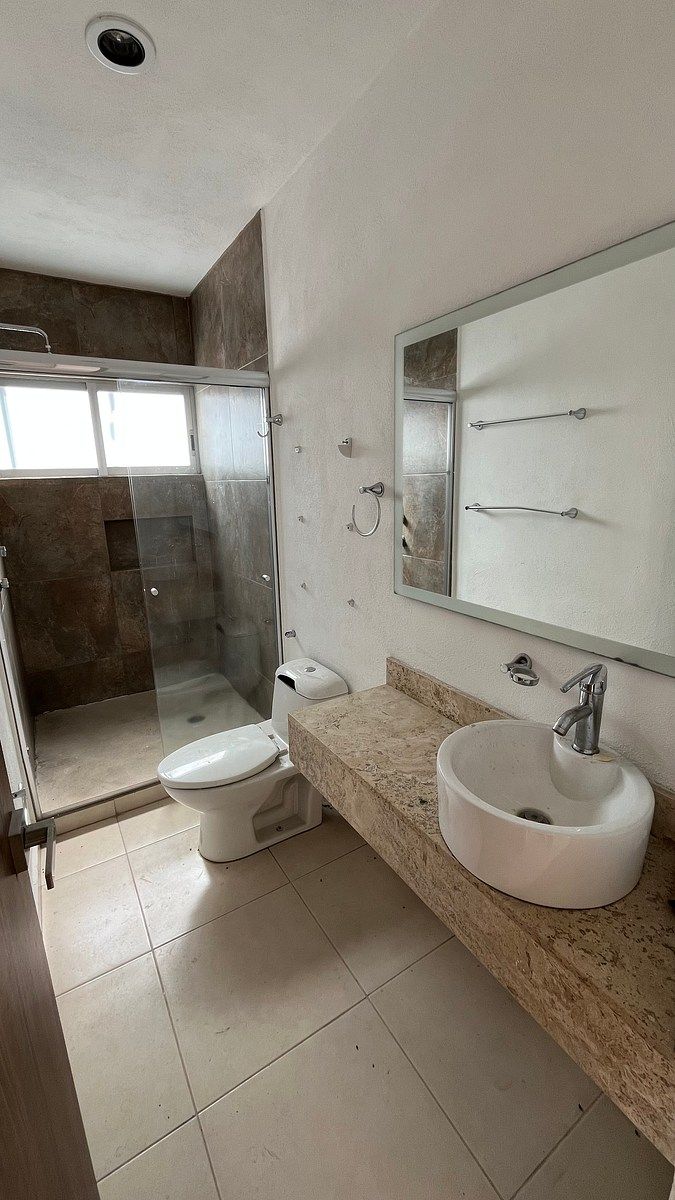 Baño compartido recámaras secundarias, photo 17 of 21