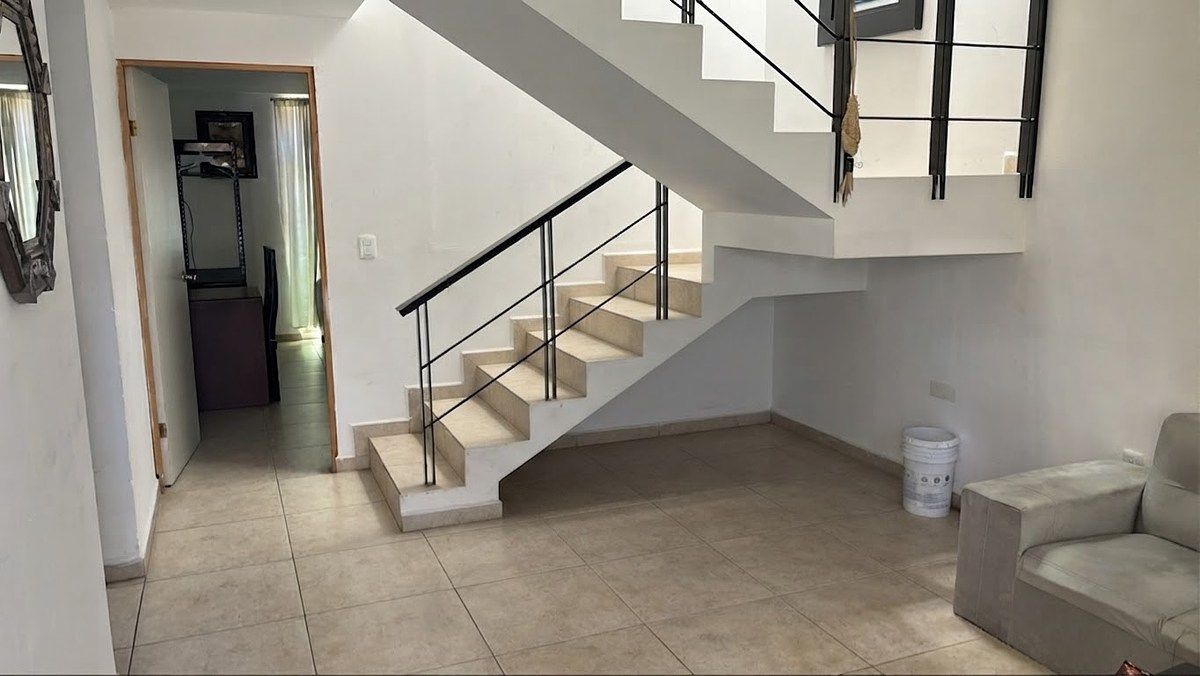 Escaleras, photo 4 of 15