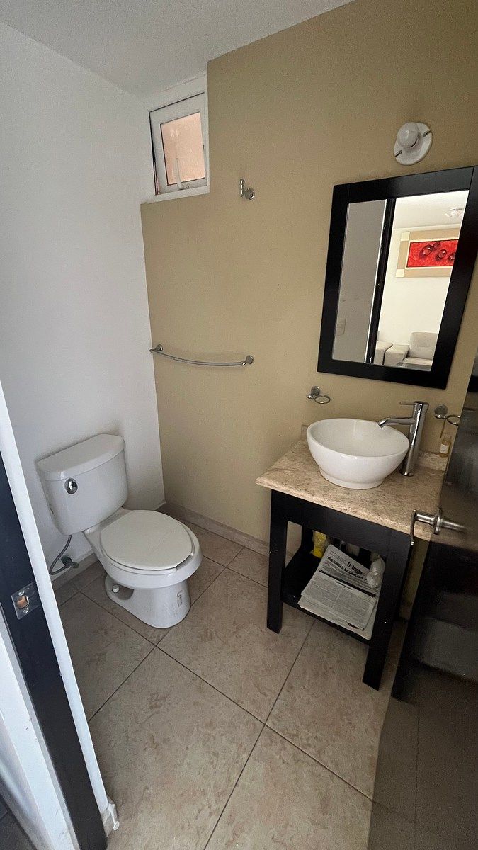 Medio baño, photo 5 of 15