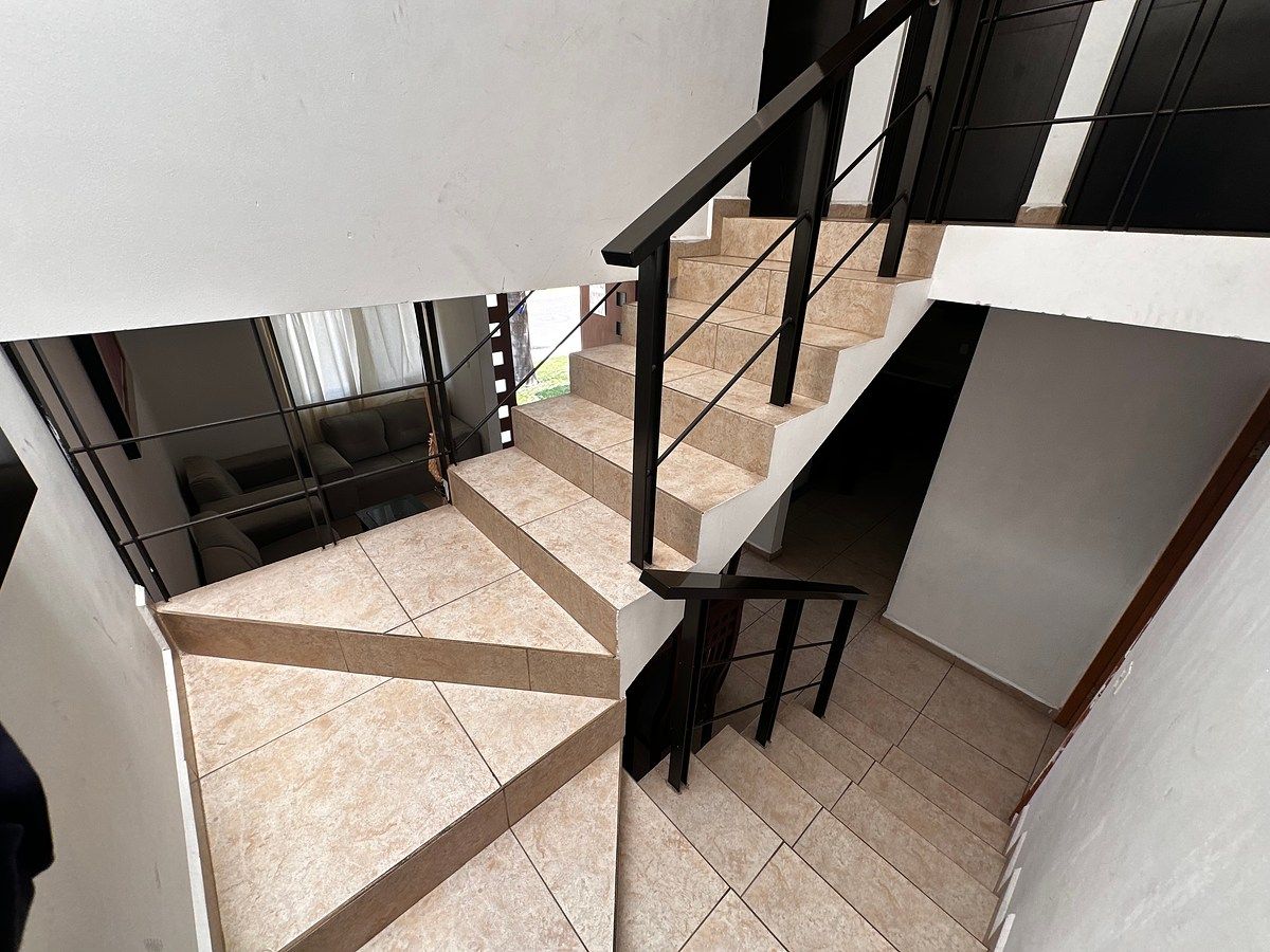 Escaleras, photo 8 of 15