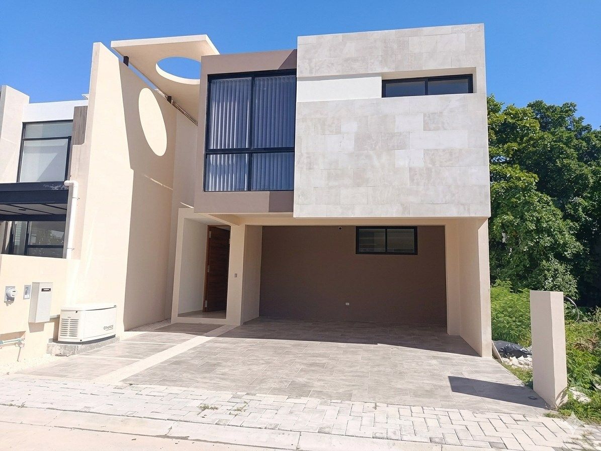 CASA EN CARMEN COUNTRY CLUB, foto 1 de 16