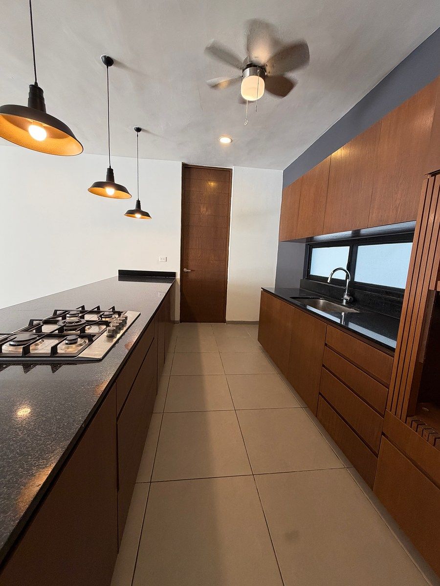 Casa en Venta en Parque Natura Mérida | 3 Recámaras, 330 m² y Alberca, foto 1 de 39