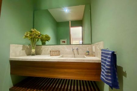SALE OF HOUSE IN CONDOMINIUM IN "LA CIMA"