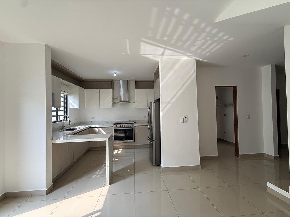 House in Gated Community in Arbórea Sector Linneo, García, photo 2 of 26