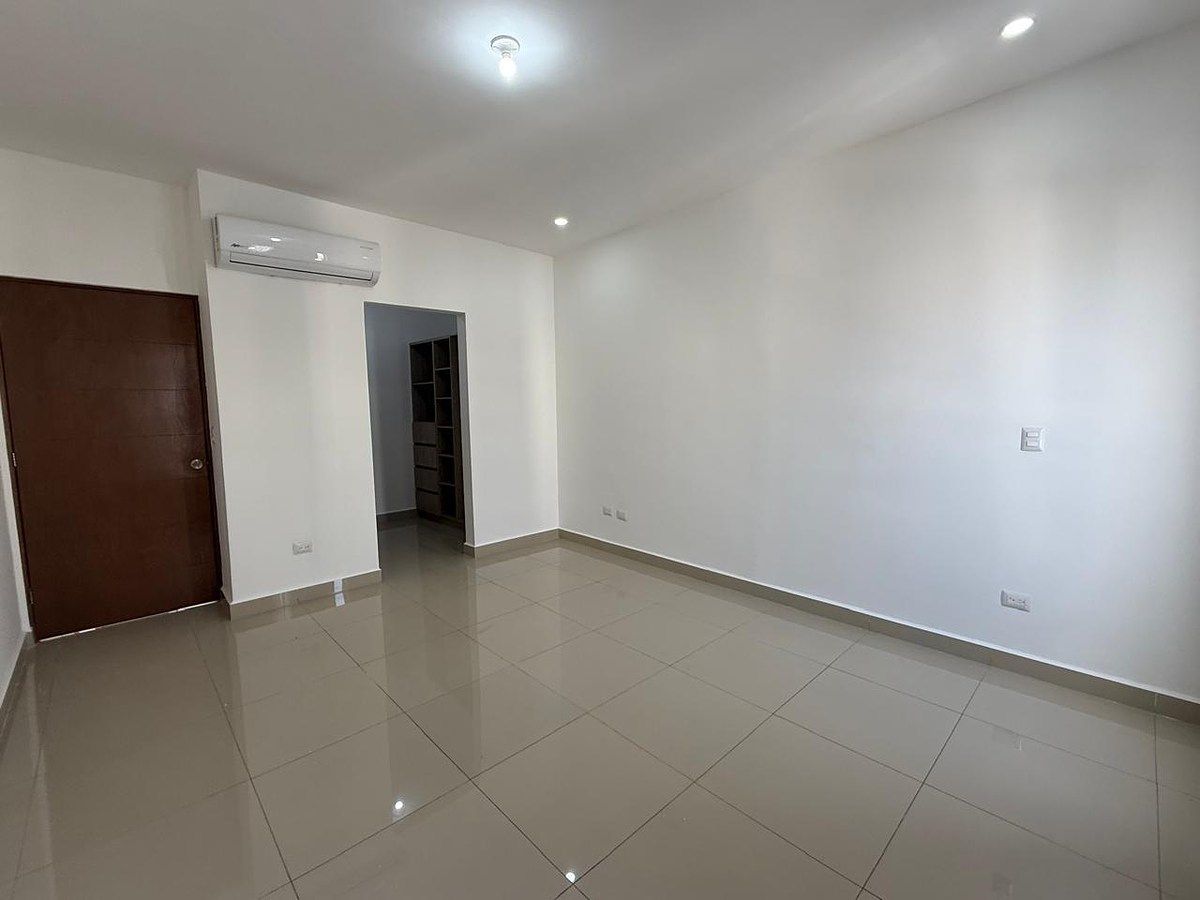 House in Gated Community in Arbórea Sector Linneo, García, photo 11 of 26