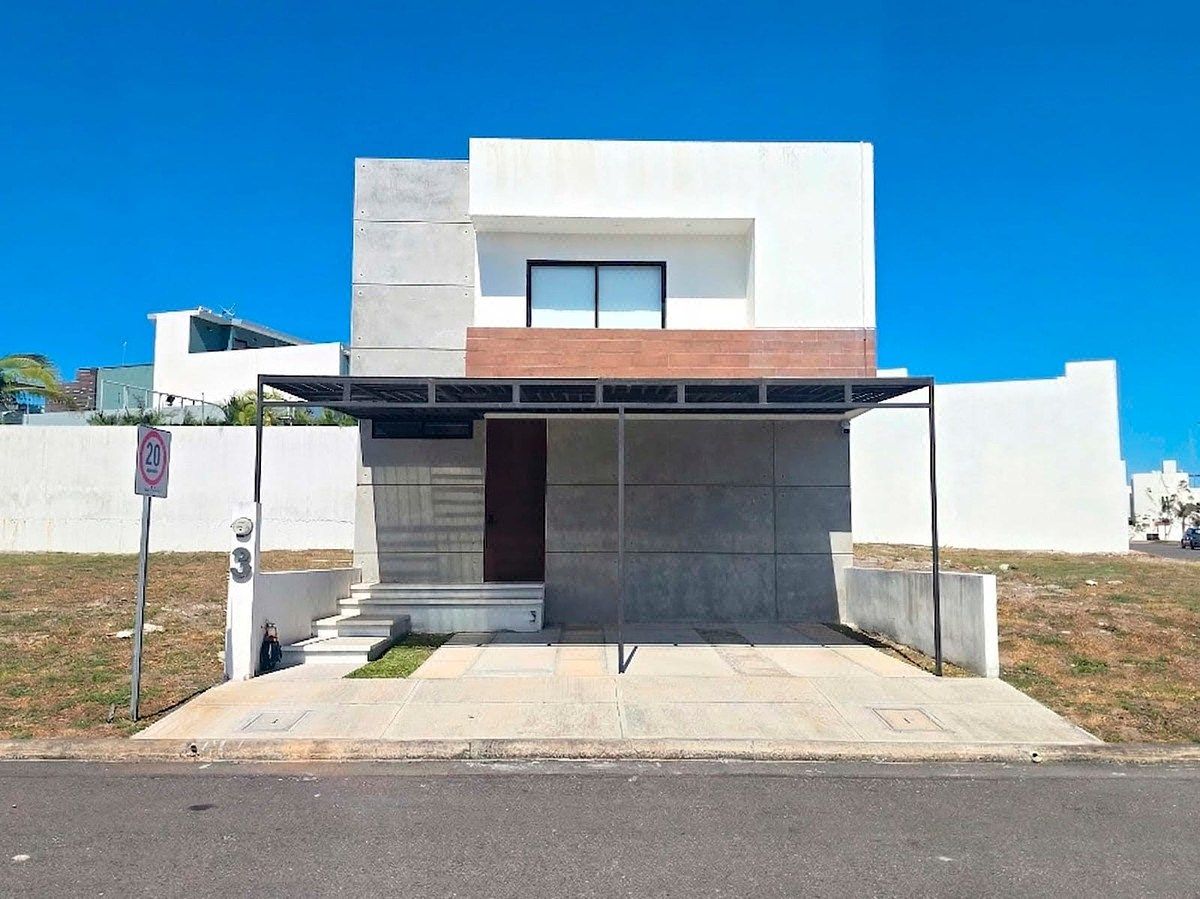 House for sale in Veracruz Fracc. Lomas de la Rioja, photo 1 of 26