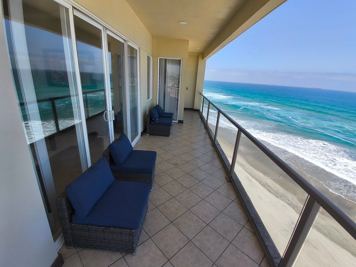 Luxury Penthouse Facing the Sea