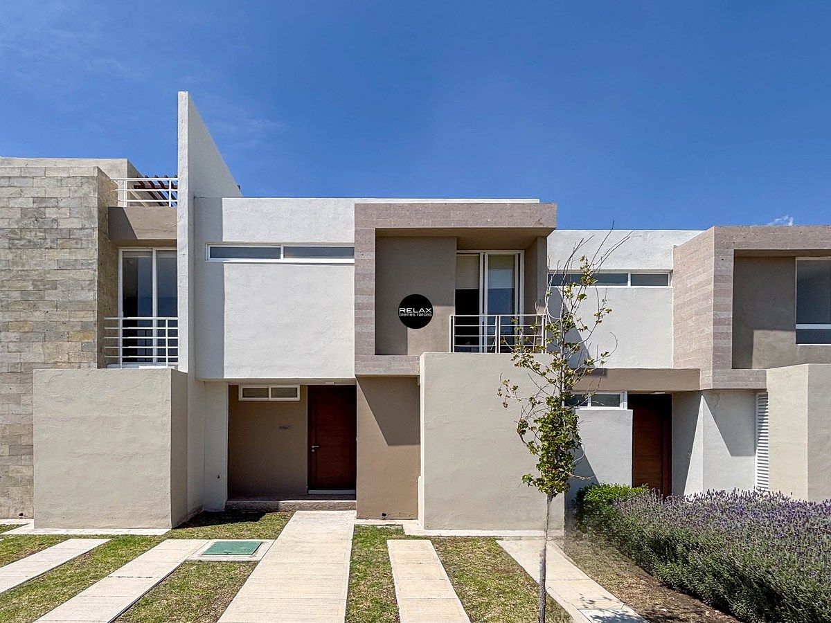 Casa à venda em Zákia Querétaro | 3 Quartos e Jardim, foto 1 de 15