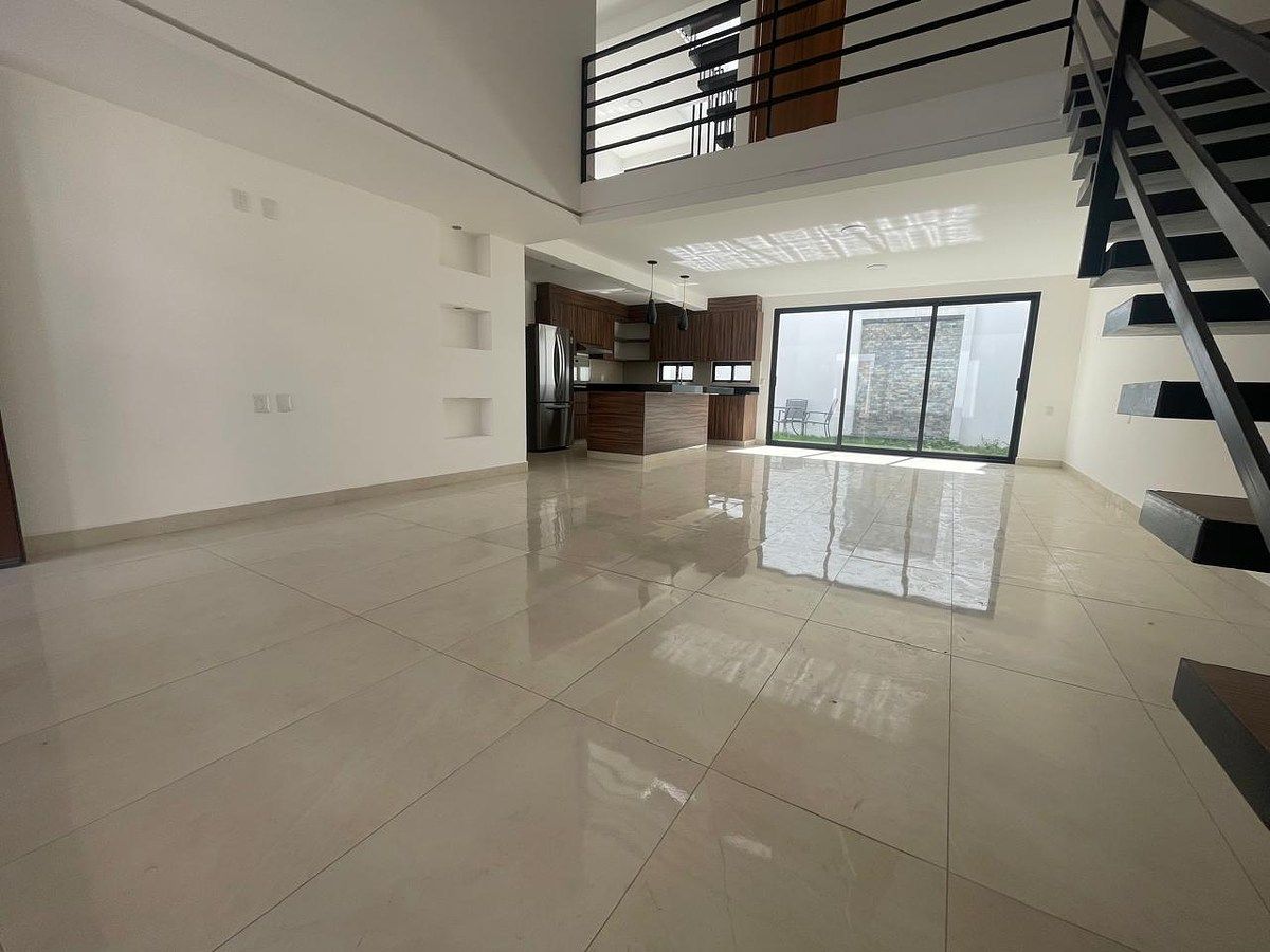 ESPACIO DE SALA CON NICHOS DECORATIVOS Y LUCES LED, foto 5 de 22