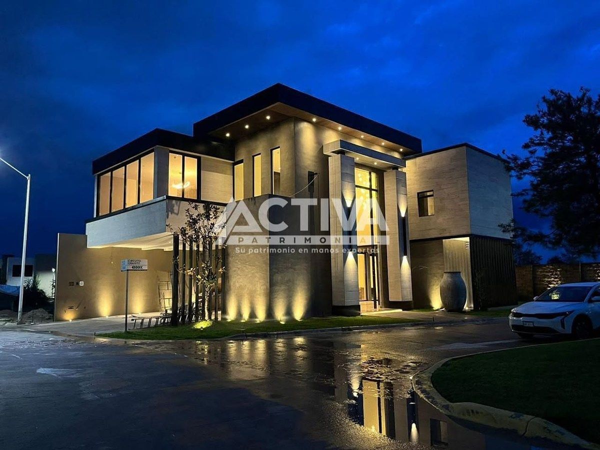 !!NOVA RESIDÊNCIA DE LUXO FRENTE À ÁREA VERDE!!, foto 1 de 11