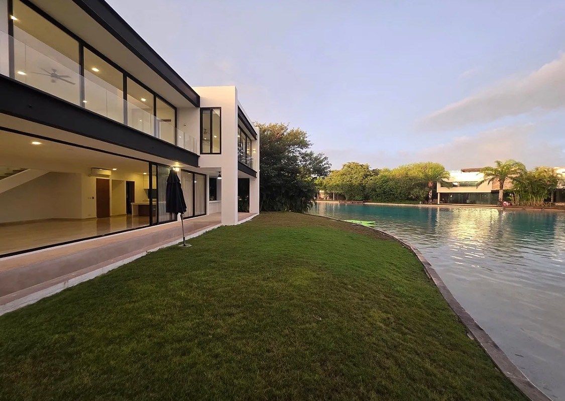 CASA FRENTE AL LAGO ZONA COUNTRY, foto 1 de 14