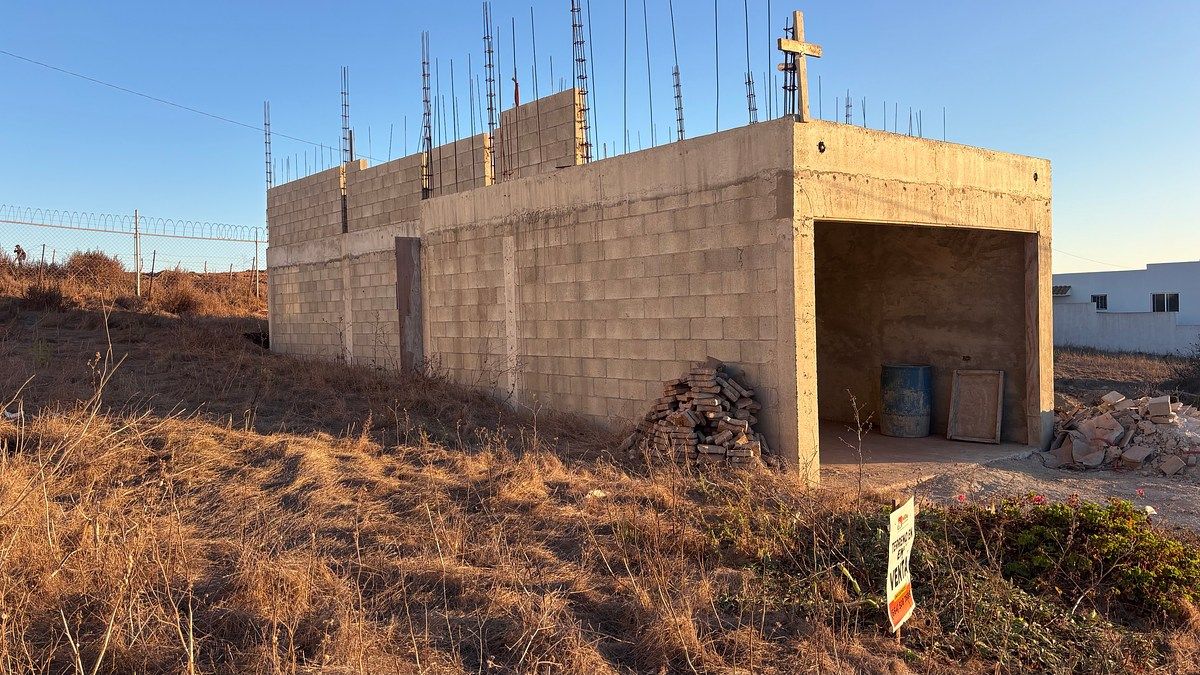 Terreno com construção em obra negra à venda | Baja Malibú Lomas, foto 1 de 19