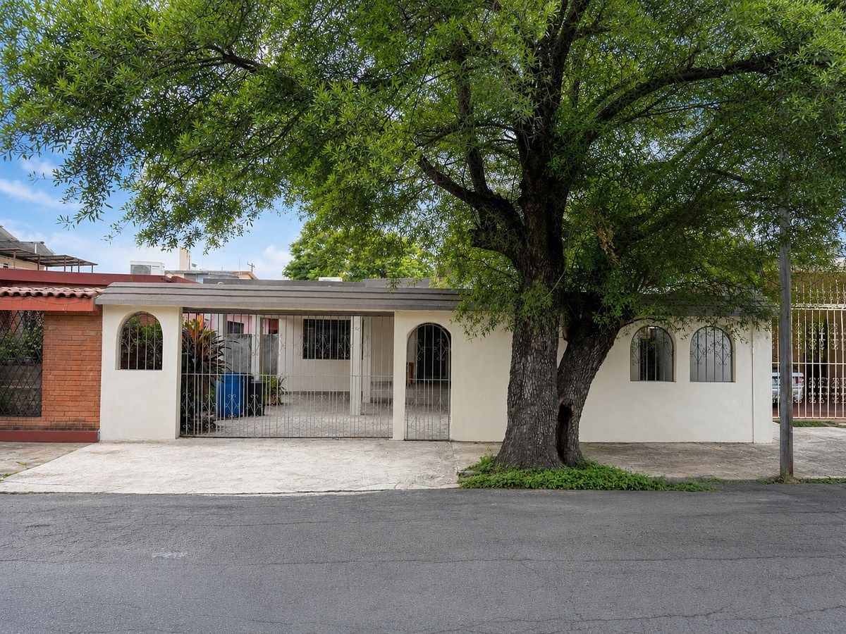 CASA À VENDA | ROMA 2.º SETOR, foto 1 de 10