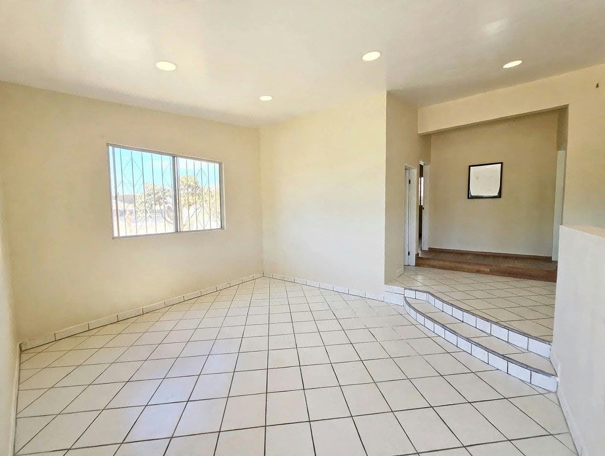 SALA, photo 7 of 17